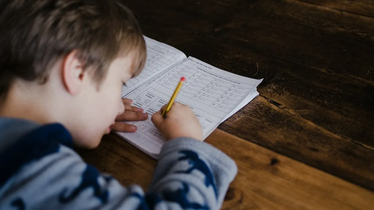 Aides aux devoirs : ce qui existe vraiment, du gratuit au payant, et comment choisir